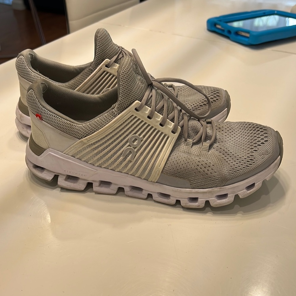 Brooks women running sneakers . Color is grey and white size 10